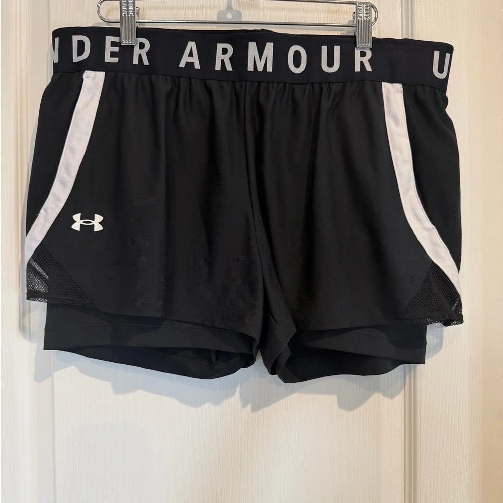 Under Armour 2 in 1 Women's Black Shorts - Picture 3 of 5